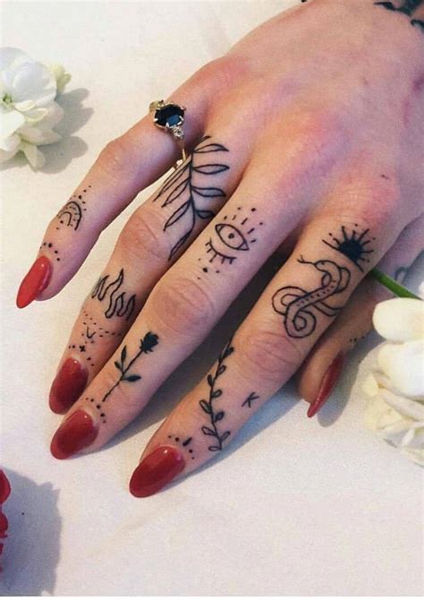 Tattoo Idea Girls Tattoodesignwomensmall In 2020 Small Finger