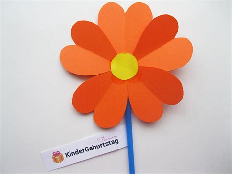 Bastelt mit euren kindern oder für freunde und familie eine ewige blume aus papier. Blumen aus Papier basteln: Anleitung für die Kindern
