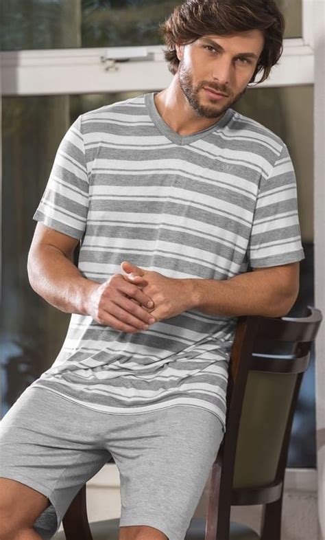20 Cool and Comfy Loungewear Outfit Ideas for Men