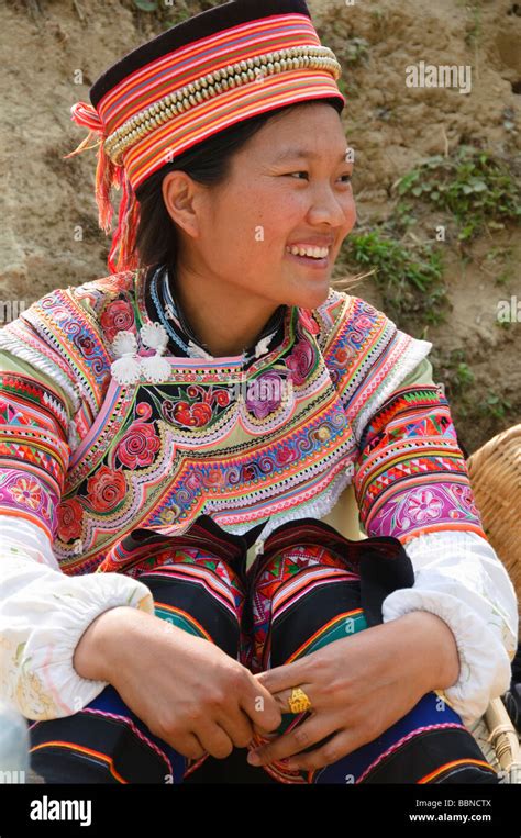 Yi Tribe Hi Res Stock Photography And Images Alamy