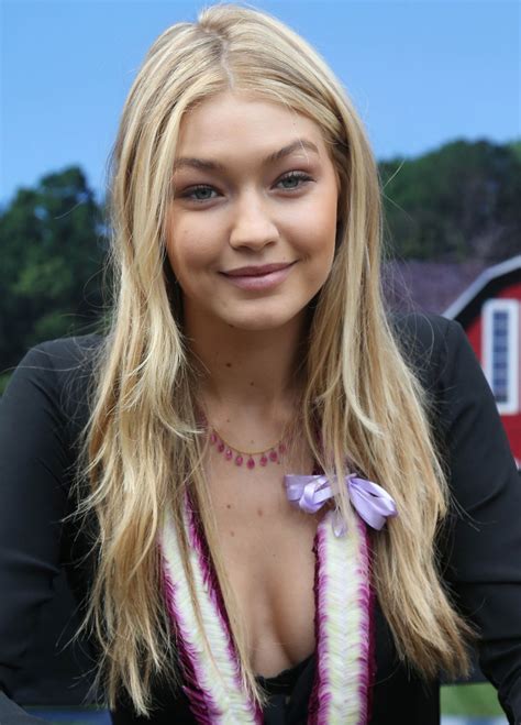 Jelena noura gigi hadid (born april 23, 1995) is an american model. Gigi Hadid - Sports Illustrated 'Swim City' event in New ...