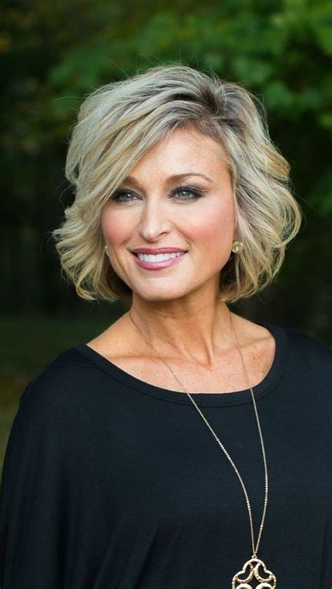 42 Modern Hairstyles For Women Over 50 Eazy Glam