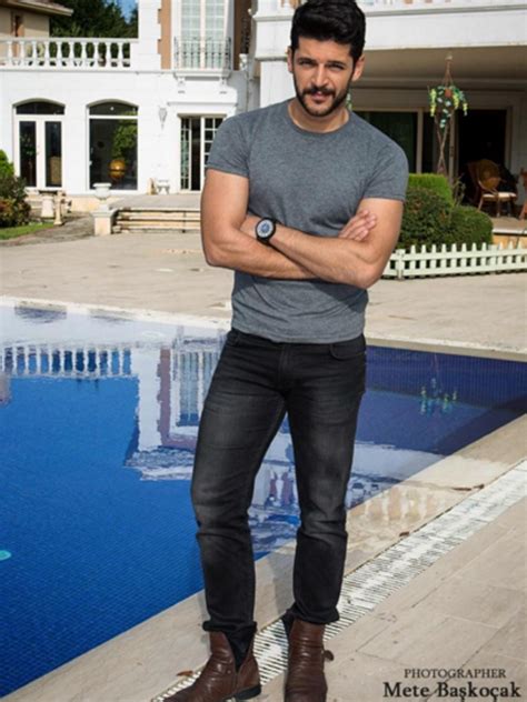 Emre kıvılcım adlı kişinin biyografisinin, yer aldığı filmlerin, fotoğrafların ve emre kıvılcım ile ilgili haberlerin olduğu intersinema.com emre kıvılcım. Paman Salim Kembali Tebar Pesona di Serial Elif Season 2 ...