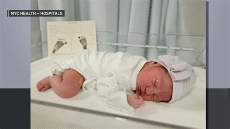 First Baby Of 2022 In New York City Born At Stroke Of Midnight Gadget