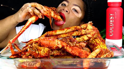 Asmr Eating Giant Seafood Boil King Crab Snow Crab Shrimp Satisfying