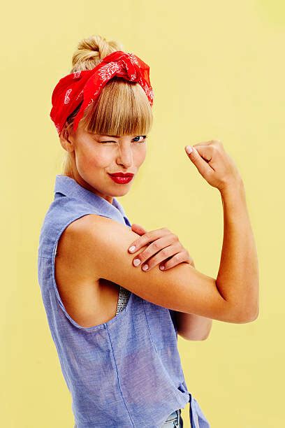 umělecká ilustrace beautiful woman flexing muscle posters cz