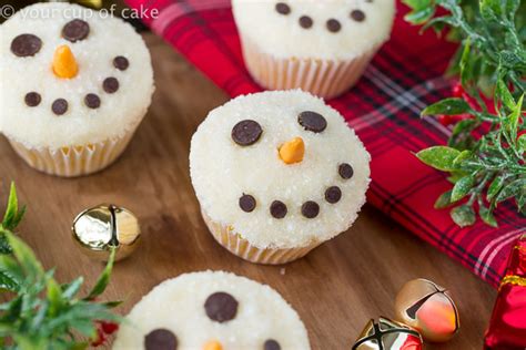 It doesn't have to take a million different they look adorable! Easy to Make Snowman Cupcakes {Christmas Cupcake ...