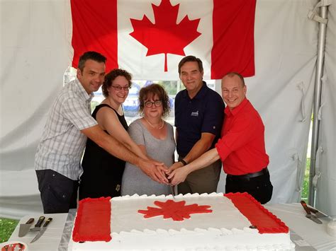 La fête du canada est la fête nationale du pays. La fête du Canada célébrée sous une chaleur accablante - L ...