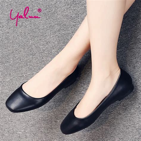 Plus Size Soft Leather Flats Shoes Woman Slip On Flats Comfortable