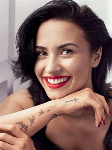 Tatuagens Da Demi Lovato As Principais Tattoos Da Cantora E Seus Significados Fashion Bubbles