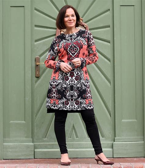 How To Wear A Tunic Dress Over Leggings Lady Of Style How To Wear