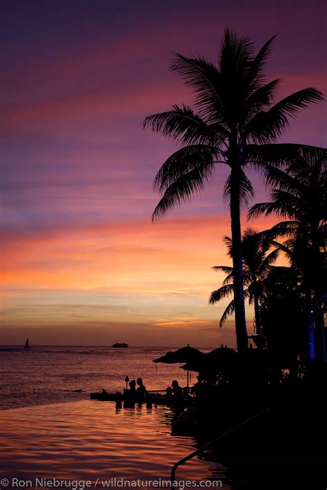 Sunset, Waikiki Beach | Honolulu, Hawaii. | Ron Niebrugge Photography