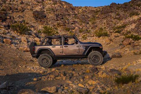 2021 Jeep Wrangler Rubicon 392 Dirt Slinging With A V8 Cnet