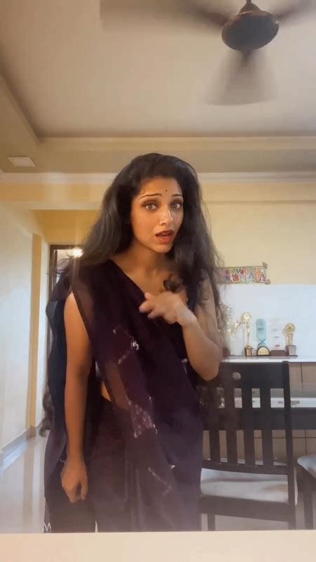 Avantika Mohan Sexy Navel And Hip In Black Saree