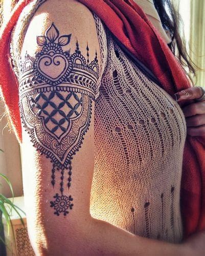 26 Popular Inspiration Back Shoulder Henna Tattoo