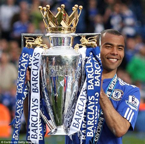 Ashley Cole Made Controversial Move From Arsenal To Rivals Chelsea 10
