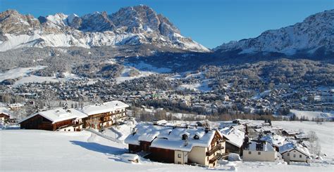 Cortina Dampezzo Town Snowbrains