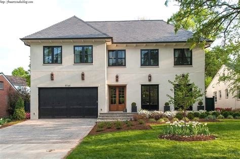 More modern design with stucco and brick (dsldhomes.com). 28 Marvelous Modern Stucco House Colors Design di 2020 ...