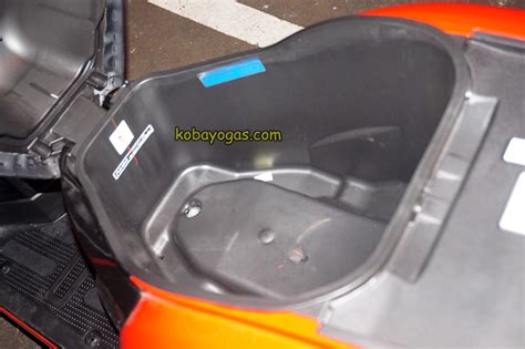 All new honda scoopy hadir dengan styling baru yang unik, fashionable, kaya fitur baru dan mesin berperforma untuk konsumen jawa timur dan yang bikin pangling atau beda all new honda scoopy pada tampilan roda. bagasi All New Scoopy velg 12 | KobaYogas.COM - Your ...