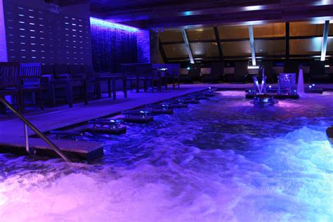 Check Out The New Midtown Spa With A Rooftop Hot Tub Swim Up Bar And Sauna Valley Spa