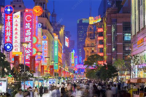 Nanjing Road, Shanghai, China, at dusk - Stock Image - F027/1006
