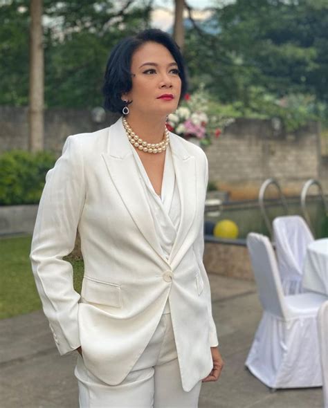 6 Photos Of Dian Nitami S Elegant Appearance Wearing A White Blazer In