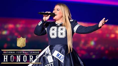 Kelly Clarkson Roasts The Nfls Elite In Opening Monologue 2023 Nfl