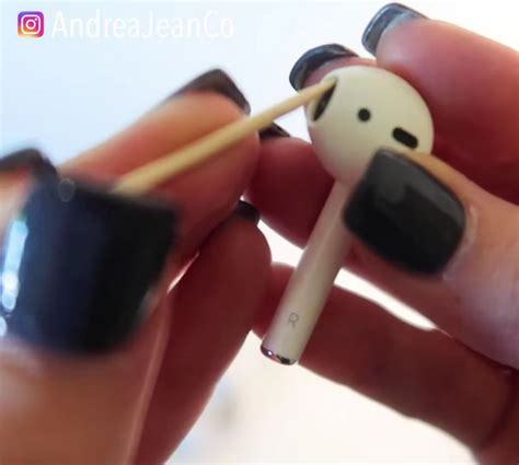 How To Remove Wax Buildup From Earphones Or Earbuds