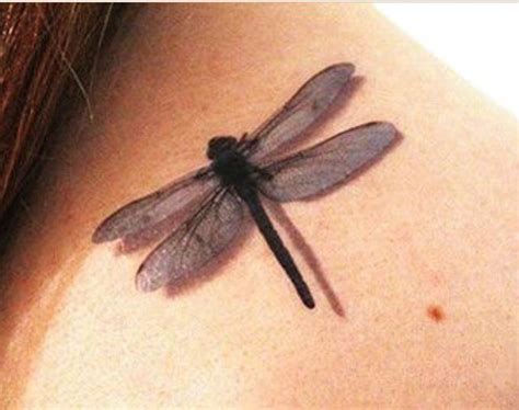 Love This Dragonfly Tattoo It Looks So Real Dragonfly