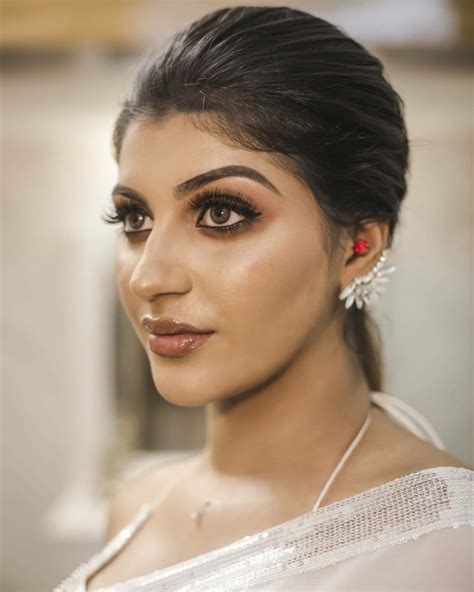 Yashika aannand (born 4 august 1980) is an indian film actress, model and television personality. 42+ Yashika Aannand in Saree, Half Saree and Modern Dress ...