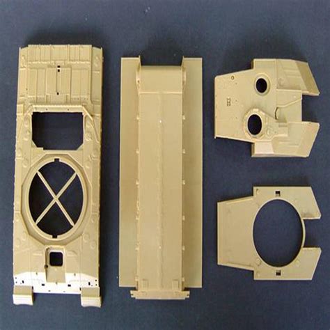 Trumpeter British Challenger 2 Mbt Optelic Iraq 2003 Model Kit Scale