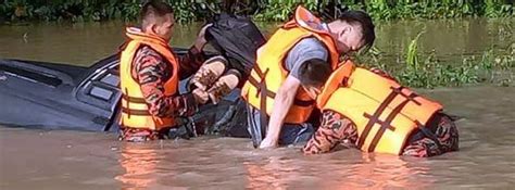 Severe Floods Hit Johor As Malaysias Monsoon Season Continues More