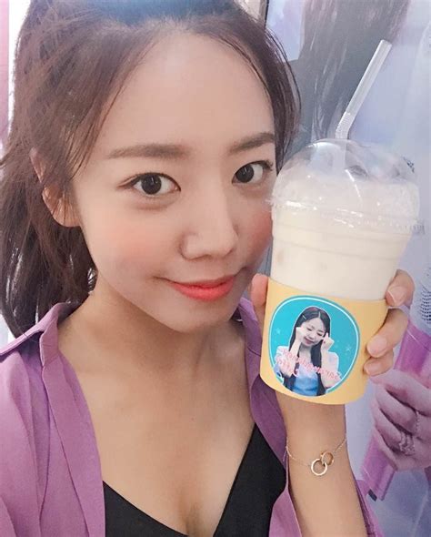 Apinks Namjoo Showcases Her Sexiness In New Selca Daily K Pop News