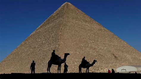 Une Chambre De Neuf Mètres Est Découverte Dans La Grande Pyramide De