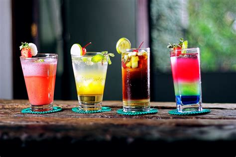 Puoi berlo anche con una cannuccia. Aperitivo analcolico: quali sono i migliori? | Dissapore