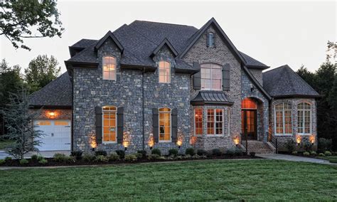 Very few people are aware of the however, go for conservative colors like white, gray and black if you're a resident of a historic home. Beautiful Brick House Exterior → https://wp.me/p8owWu-lu ...