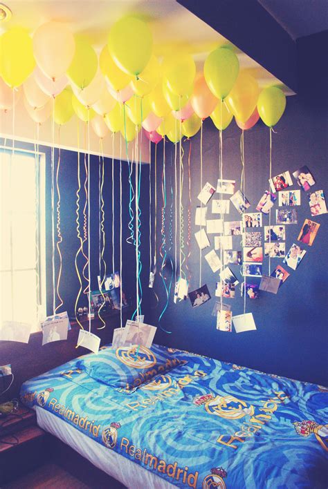 Forget about leftover sandwiches or takeout when you want to celebrate your anniversary together. 1 Year Anniversary | Couple presents, Relationship gifts ...