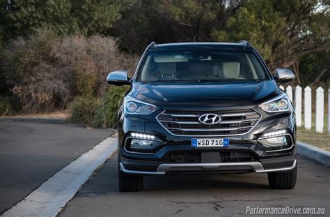 Previous hyundai santa fe confidently held in the top three of his class. 2016 Hyundai Santa Fe SR review (video) - PerformanceDrive