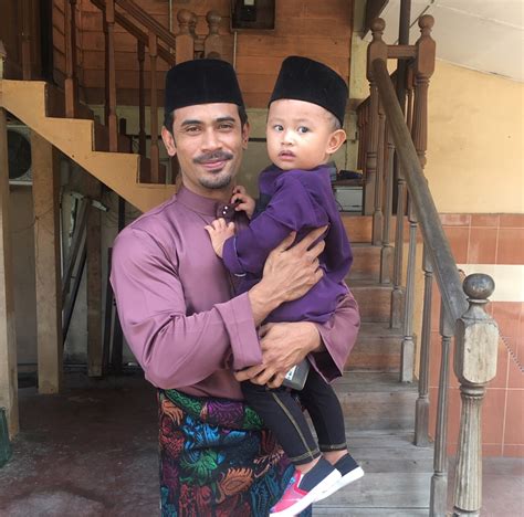 13,540 likes · 4 talking about this. 16 Fesyen Dan OOTD Raya Selebriti Pilihan Rojak Daily ...