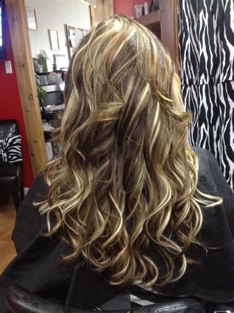 [bctt tweet=curly hair is like a box of chocolates… you never know what you're really going to get it indicates the common pattern your hair strands have. Highlights for curly hair (With images) | Blonde ...