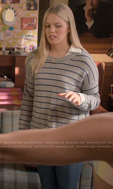 Wornontv Leightons Grey Striped Sweater On The Sex Lives Of College Girls Reneé Rapp