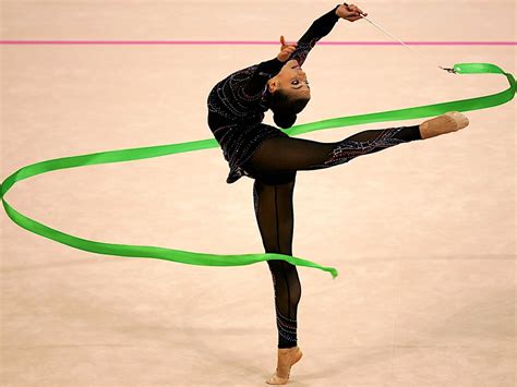 The sport combines elements of gymnastics, dance and calisthenics; Educación Física: Desplazamientos en los deportes ...