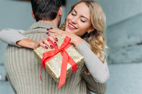 25 Best Christmas Gifts For Your Girlfriend (2021)