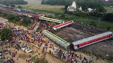 Kecelakaan Kereta Di India Kenapa Kereta Di Sana Sering Keluar Jalur