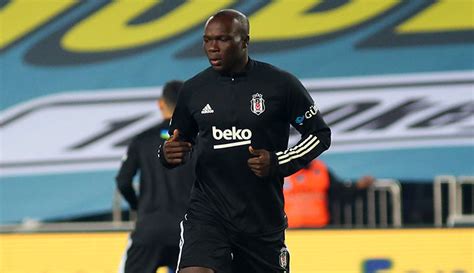Sivasspor'un orijinal ve lisanslı forma, atkı, kaşkol, bere, swetshirt, ceket, gömlek, süs eşyaları gibi birçok değişik ürünlerinin satışı şehir meydanındaki ve sivas primemall avm'deki sivasspor. Aboubakar, Sivasspor maçında forma giyecek mi? Belli oldu ...
