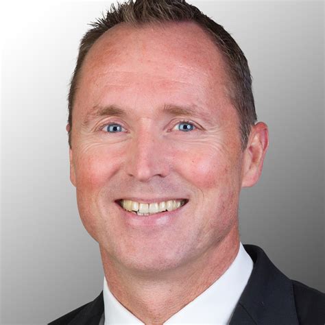 Wir kümmern uns für sie um den papierkram und informieren ihre zahlungspartner für sie. Lars Nissen - Vorstandsmitglied - VR Bank Ostholstein Nord ...