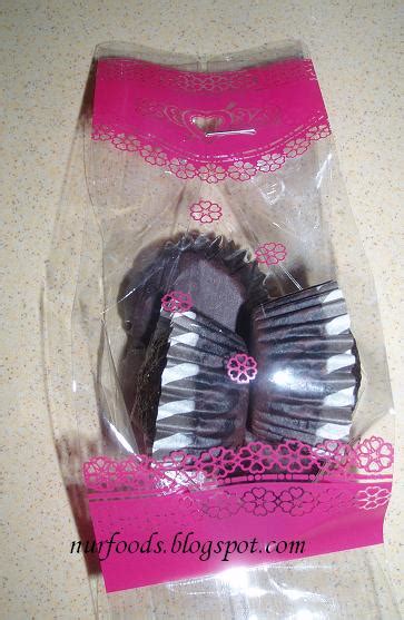 Love sweet bake via luvsweetbake.blogspot.com. Azam Fnaa bakery : Mini Cupcakes coklat moist kukus
