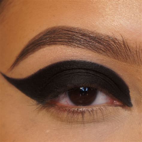 Glossy Black Cut Crease Eyeshadow Tutorial