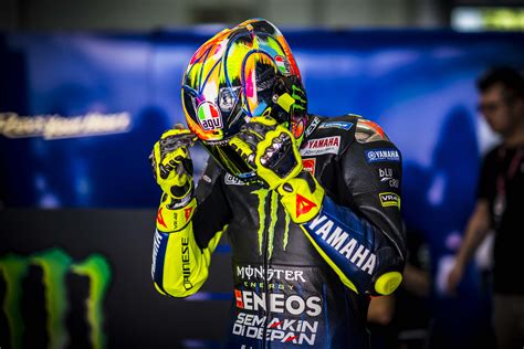 Valentino Rossi Signs With Petronas Yamaha Srt For 2021 Asphalt And Rubber