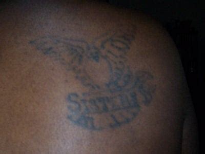 Tattoo removal on dark skin. Is Laser Tattoo Removal Possible for Dark Skin? Doctor ...